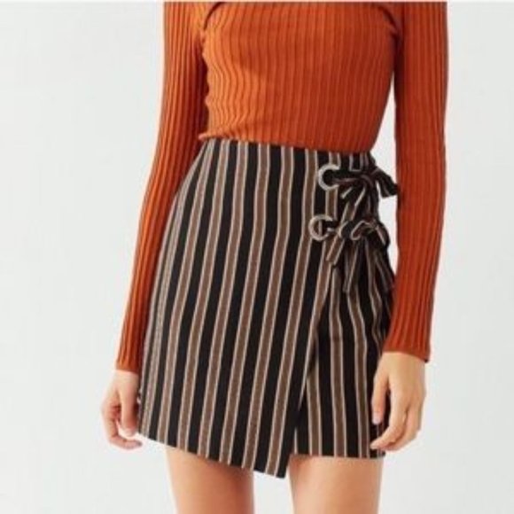 Urban Outfitters Grommet Tie Wrap Mini Skirt - Picture 4 of 11